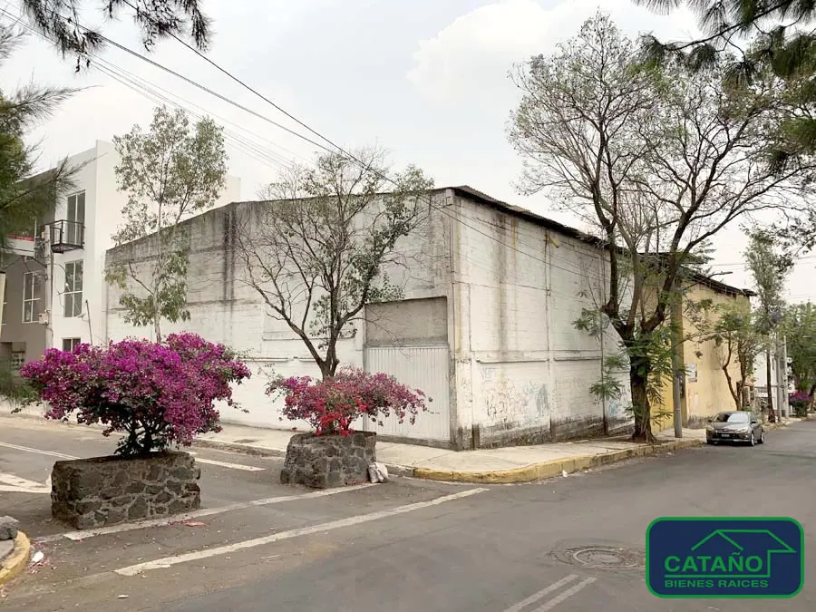 Gran bodega comercial en venta con área para oficinas en colonia Tolteca
