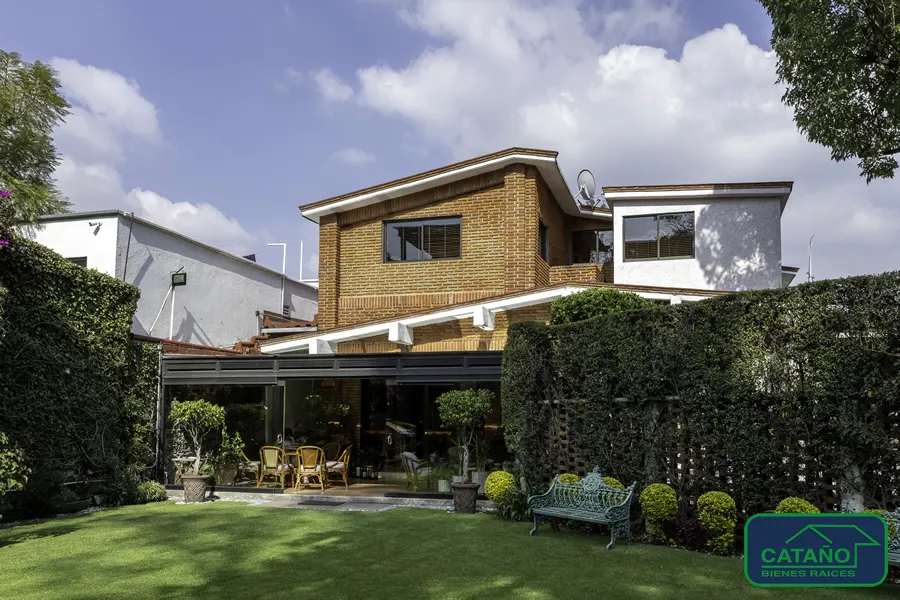 Impecable casa en venta de un solo nivel con espectacular jardin en el Pedregal