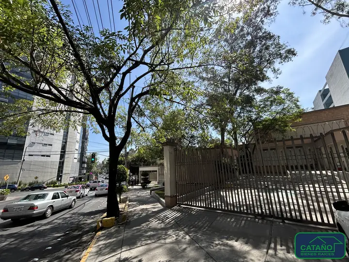 Edificio en venta, Los Alpes, Calzada de los Leones (1/6)