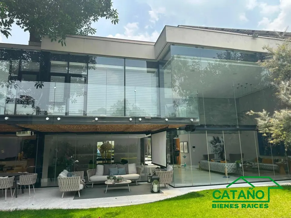 Magnífica residencia en venta en Pedregal, con acabados de lujo, Fuego