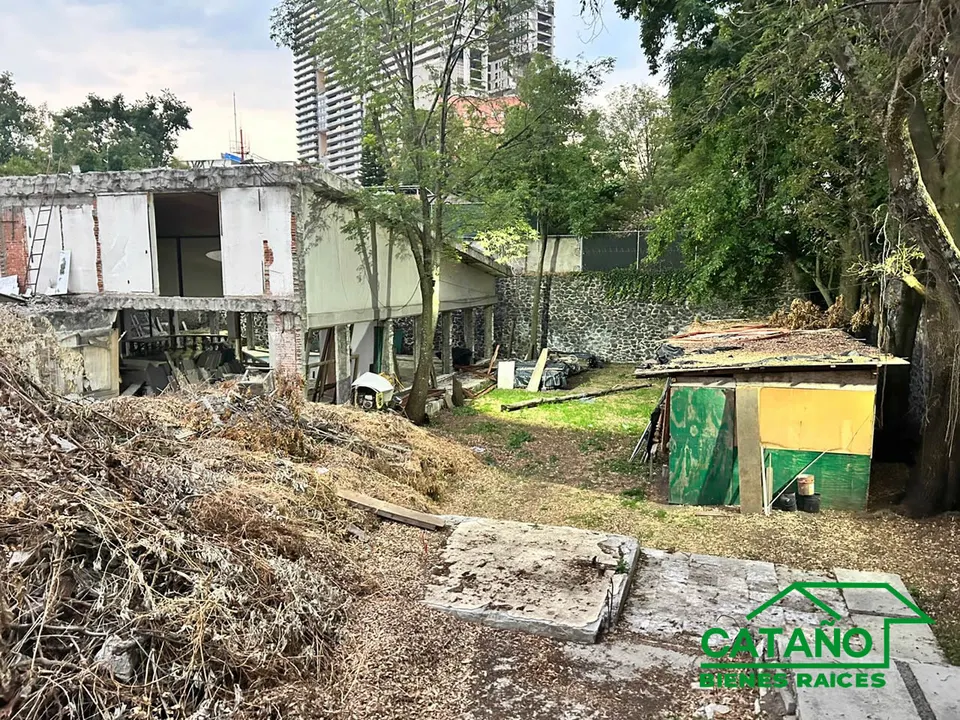 Magnífico predio en una de las calles más cotizadas del Pedregal, Blvd de la Luz